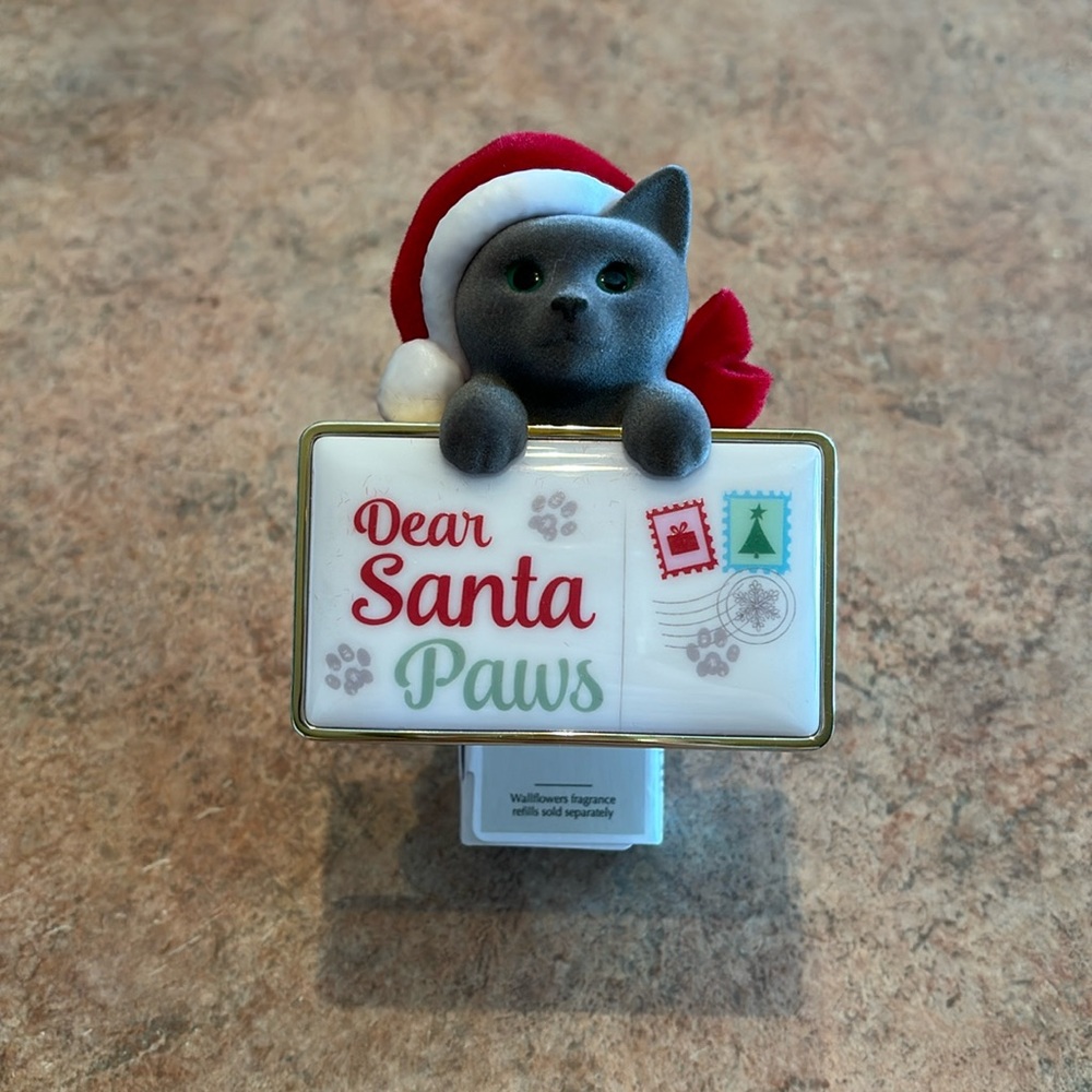 B&BW Santa Paws Wallflower